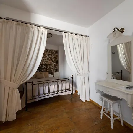 Smaro Apartmanhotel