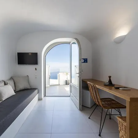 Smaro Aparthotel 4*