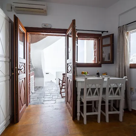 Ξενοδοχείο με διαμερίσματα Smaro