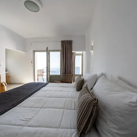 Smaro מלון דירות 4*